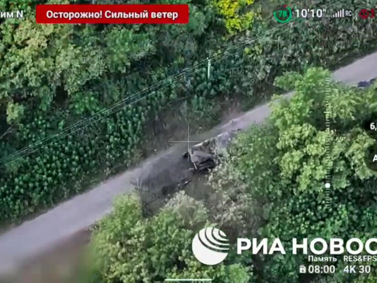    Российский военный в Курской области уничтожил БМП ВСУ канистрой бензина© РИА Новости