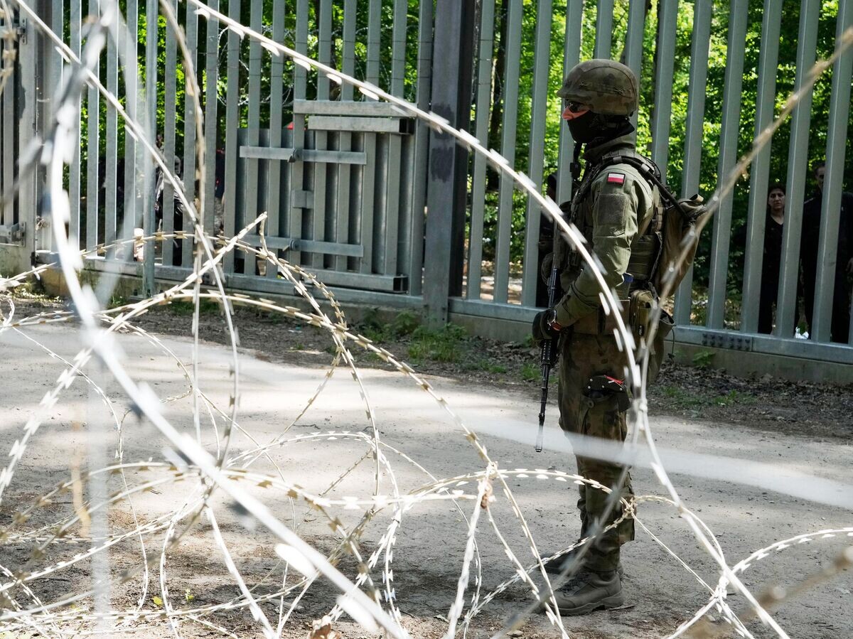    Польский военный на границе с Белоруссией© AP Photo / Czarek Sokolowski