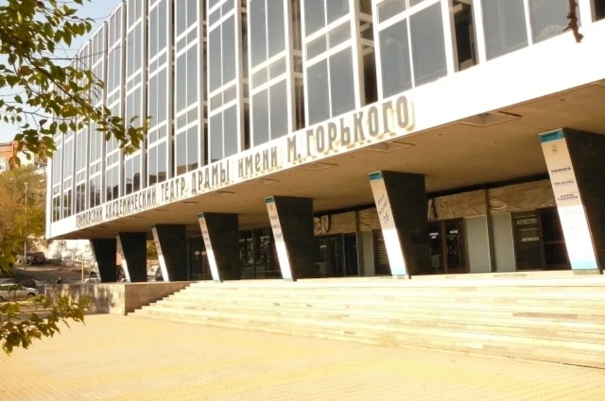    Осенний роман на сцене