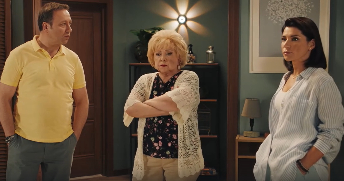 Почему не будешь то. Работай мем. Скучаешь напиши. Мемы про работу. Почему молчишь.