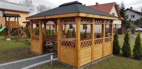 Классическая деревянная беседка