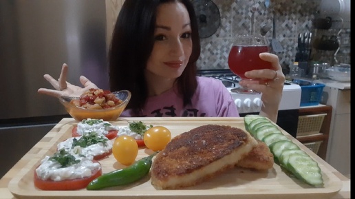 Video herunterladen: Мукбанг🍘Шницель🍅🥒🌶Навязывание Не Прошеных Советов🗣мукбанг#неасмр#