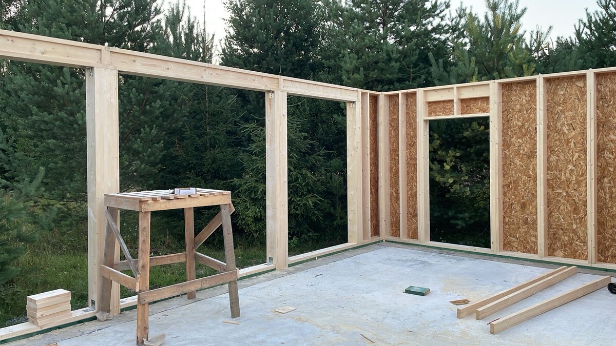 2. Монтаж стеновых панелей и конструкций на готовый фундамент (армированная плита)