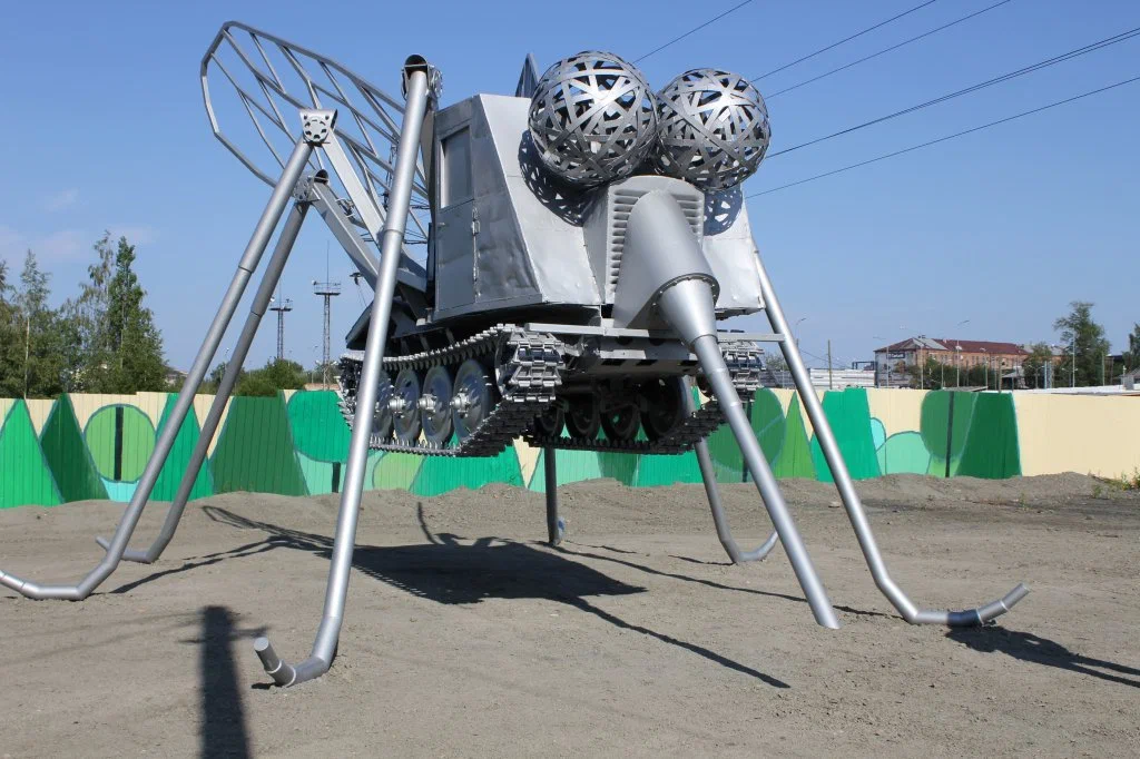 Вот он, известный комар из Карелии, который может унести человека с собой, в комариное логово)