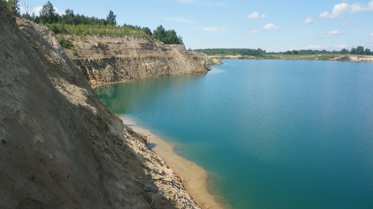 Вот он, Кухьмоловский карьер, прозванный за цвет воды голубым.