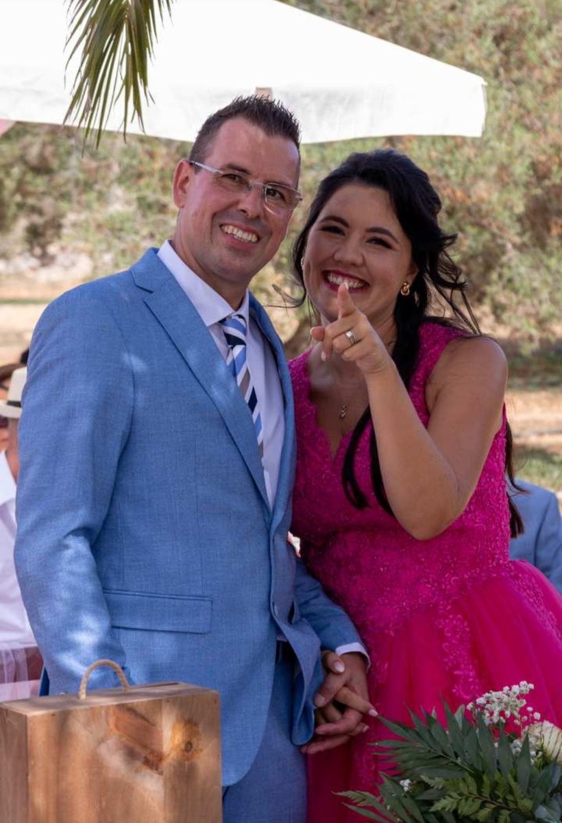 На меня пальцем показывают и смеются!