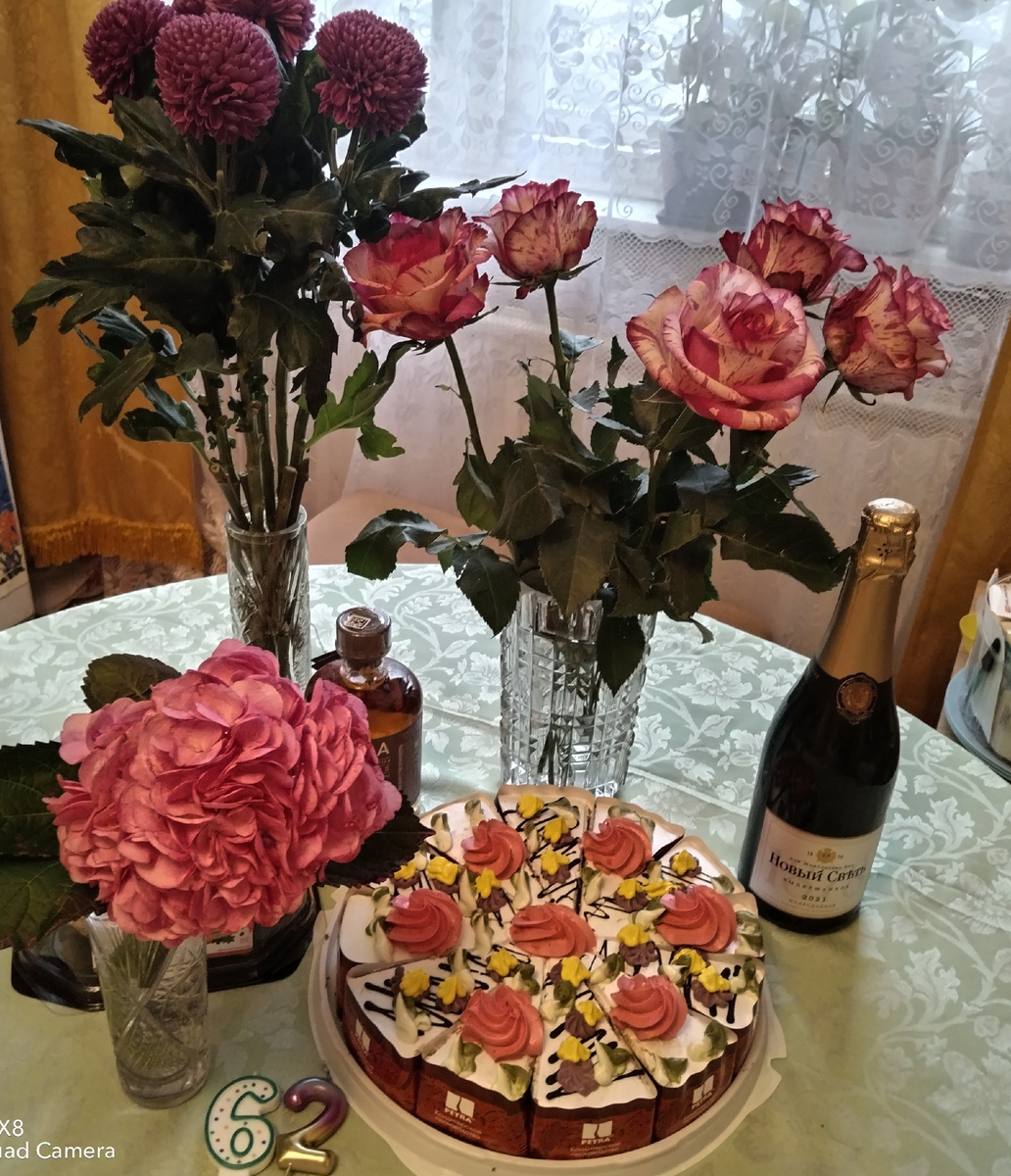 СТОЛ, МОЙ ЛЮБИМЫЙ И ДОРОГОЙ - ВИДНО, ЧТО КРУГЛЫЙ!))  Из личных фото автора Лидии Шатиловой