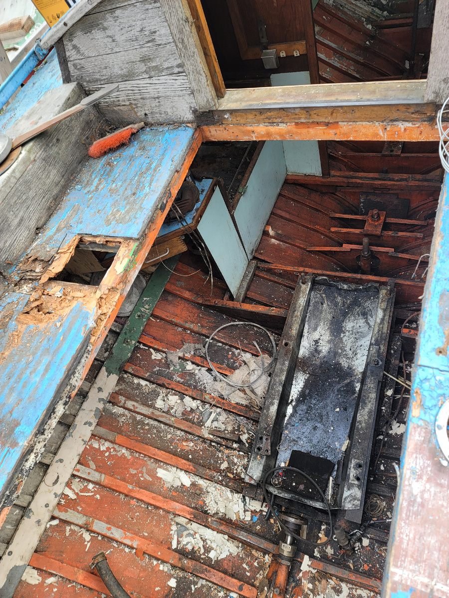 Даже как-то пустовато теперь 