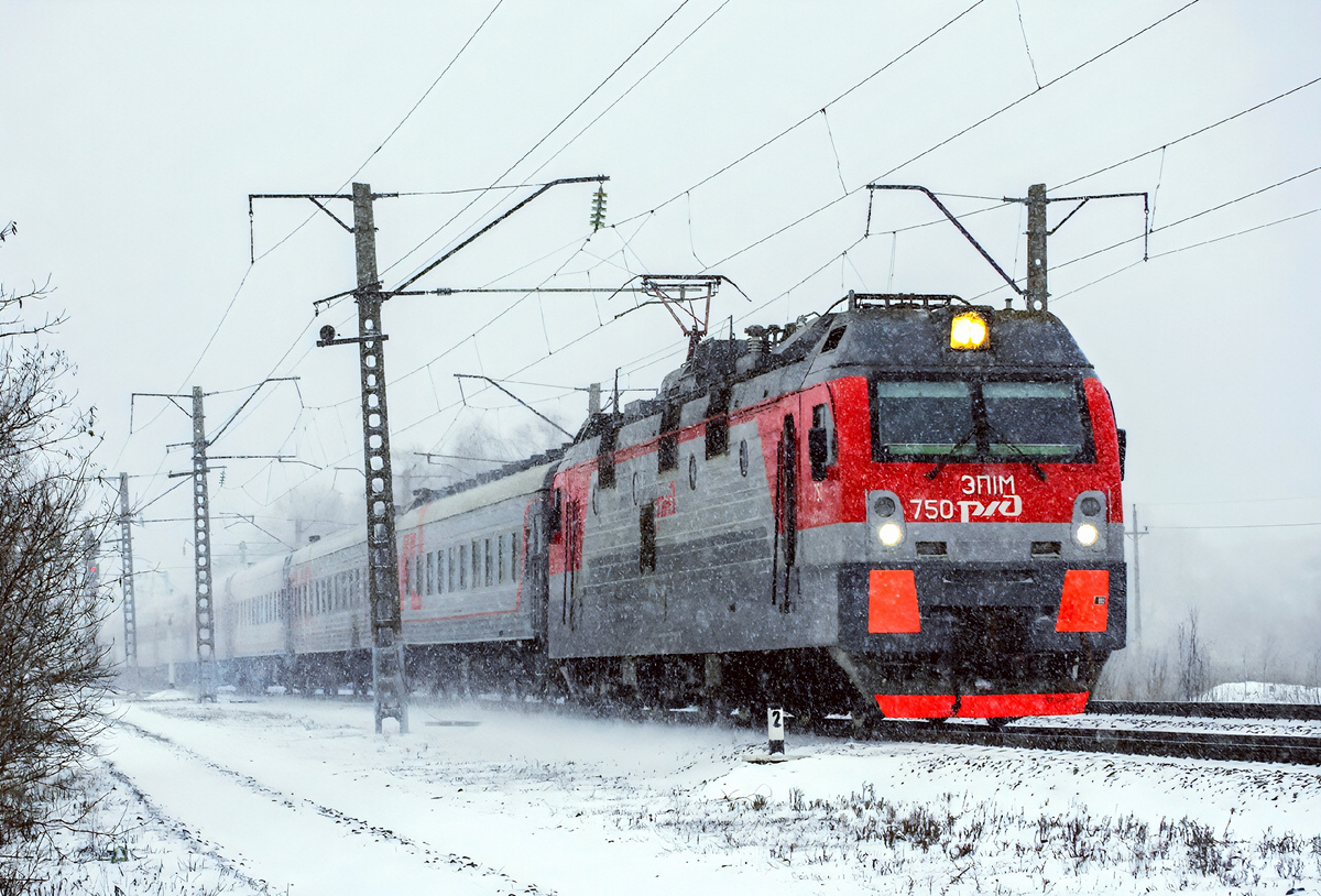 Электричка нэвз рабочих. Эп1м-750. ЖД станция Персиановка