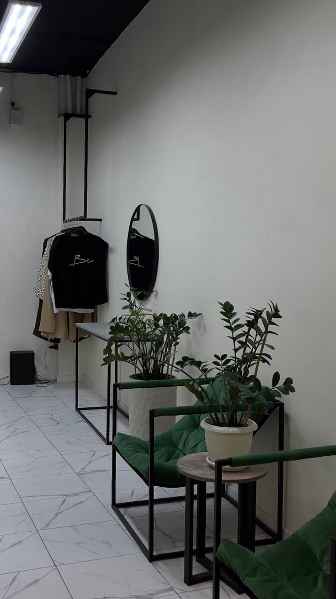 Санкт-Петербург, ул. Пионерская, дом 50. Студия Красоты VIVA