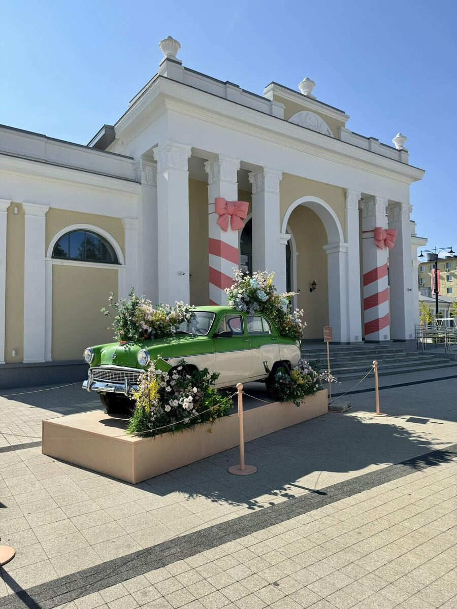 Центральный вход в "Торговый городок"