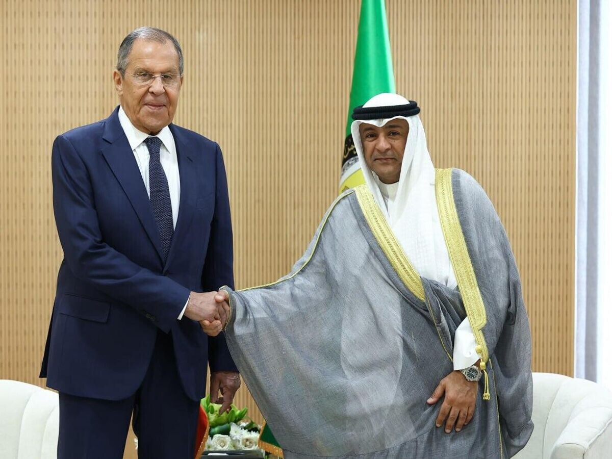    Министр иностранных дел России Сергей Лавров и генсек Совета сотрудничества арабских государств Персидского залива Джасем аль-Будейви во время встречи в Эр-Рияде© Фото : МИД России/Telegram