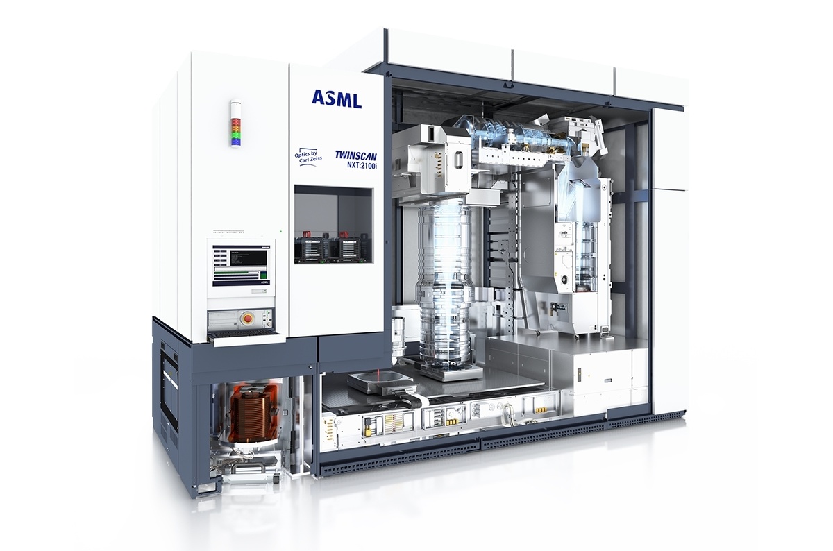 Передовой иммерсионный фотолитограф ASML TWINSCAN NXT:2100i, запрещённый к экспорту в Китай. Изображение: ©ASML 