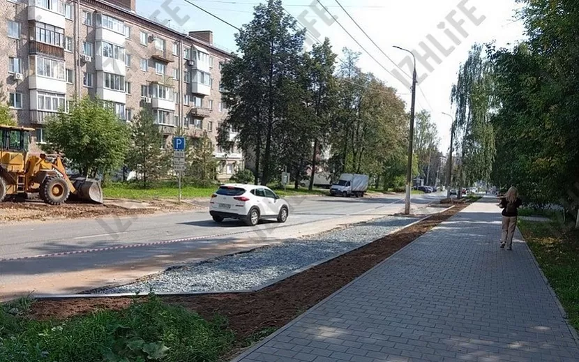 Улица Коммунаров в Ижевске получила дополнительные парковочные зоны