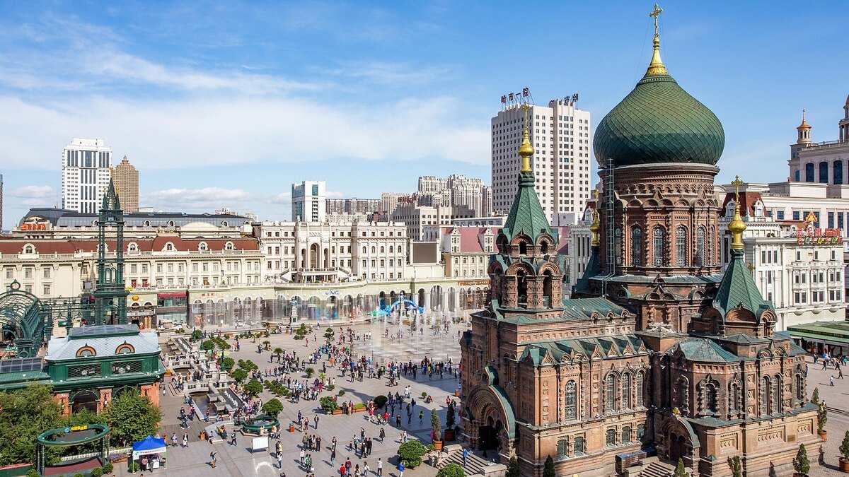 Если бы вы не знали , что Харбин — китайский город, то смогли бы понять это по фото? Пишите в комментариях! (Иероглифы на зданиях в счёт не берём)