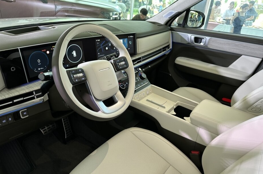 Салон Hyundai Santa Fe 5 поколения