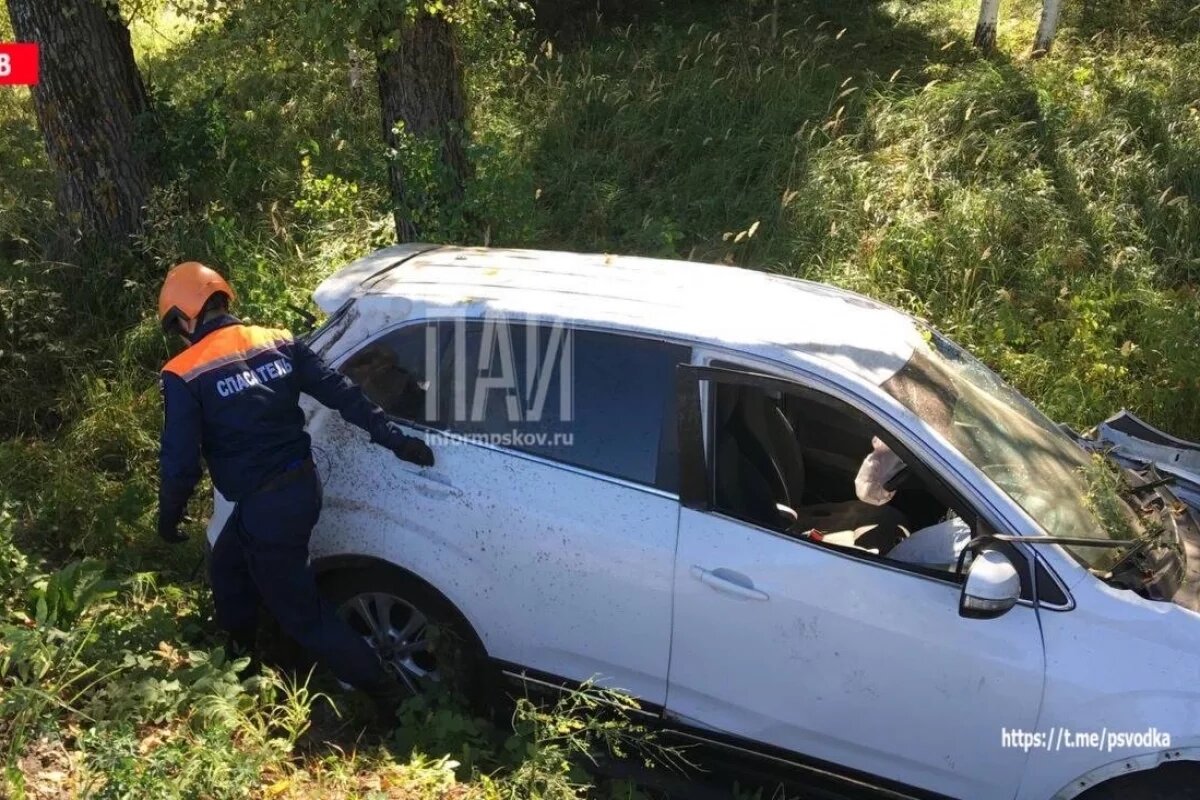    Три человека госпитализировали после ДТП в Великолукском районе