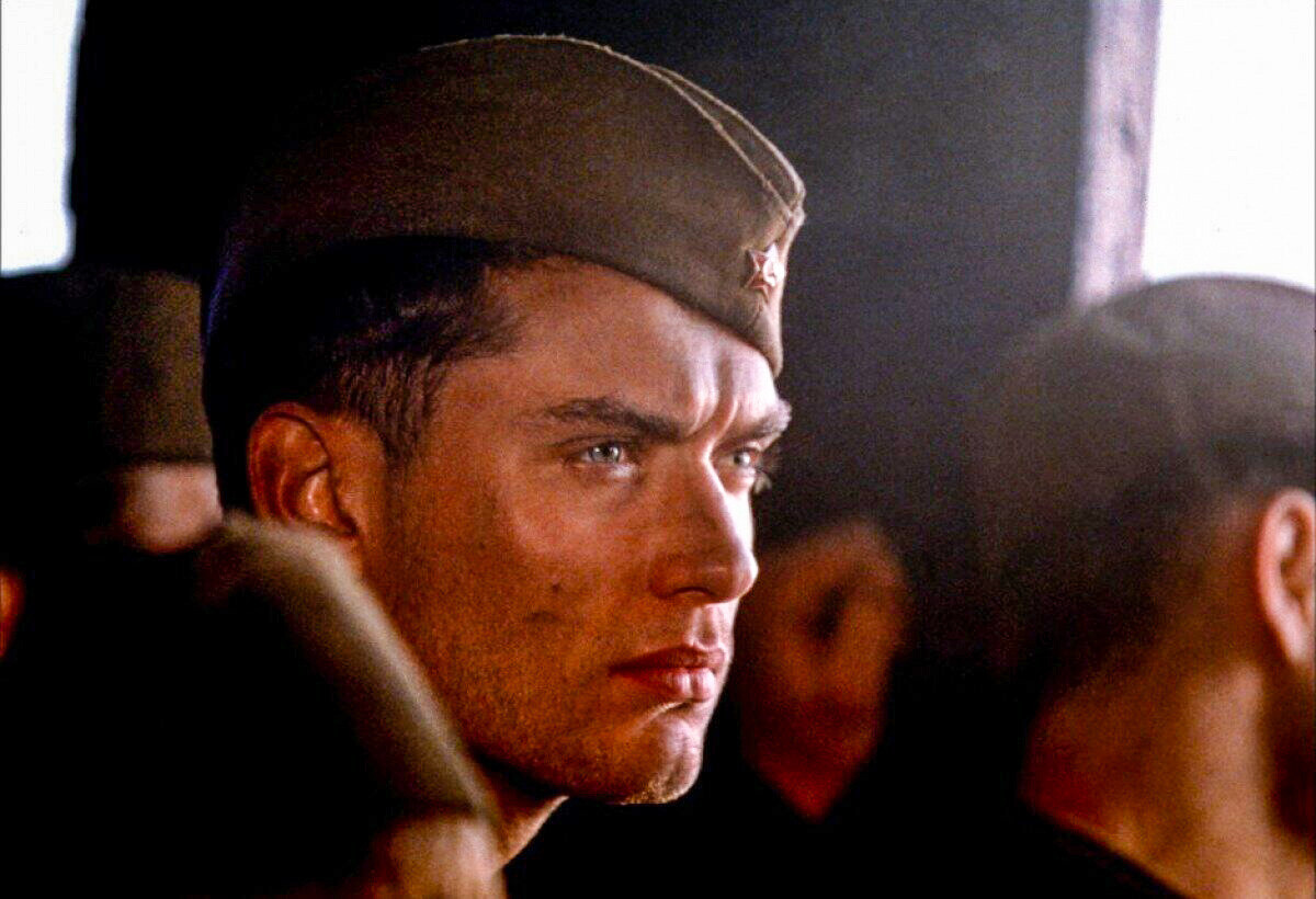 Кадр из фильма «Враг у ворот»
Жан-Жак Анно/Mandalay Pictures, Repérage Films, 2001