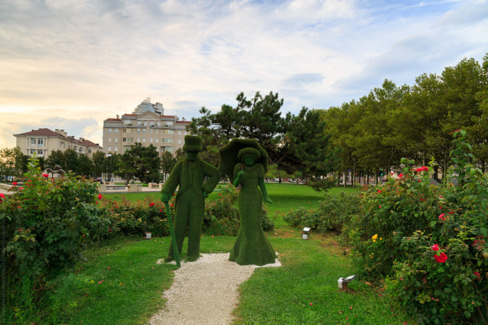 1. Пара на прогулке "Леди и Джентльмен".