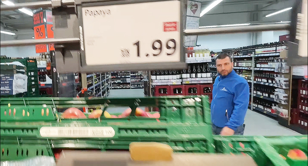 Германия - Зашел в супермаркет. Пенсионеры набирают еду тележками - цены позволяют