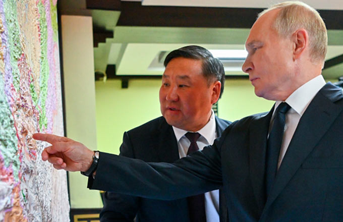 Президент России Владимир Путин на совещании в Туве.