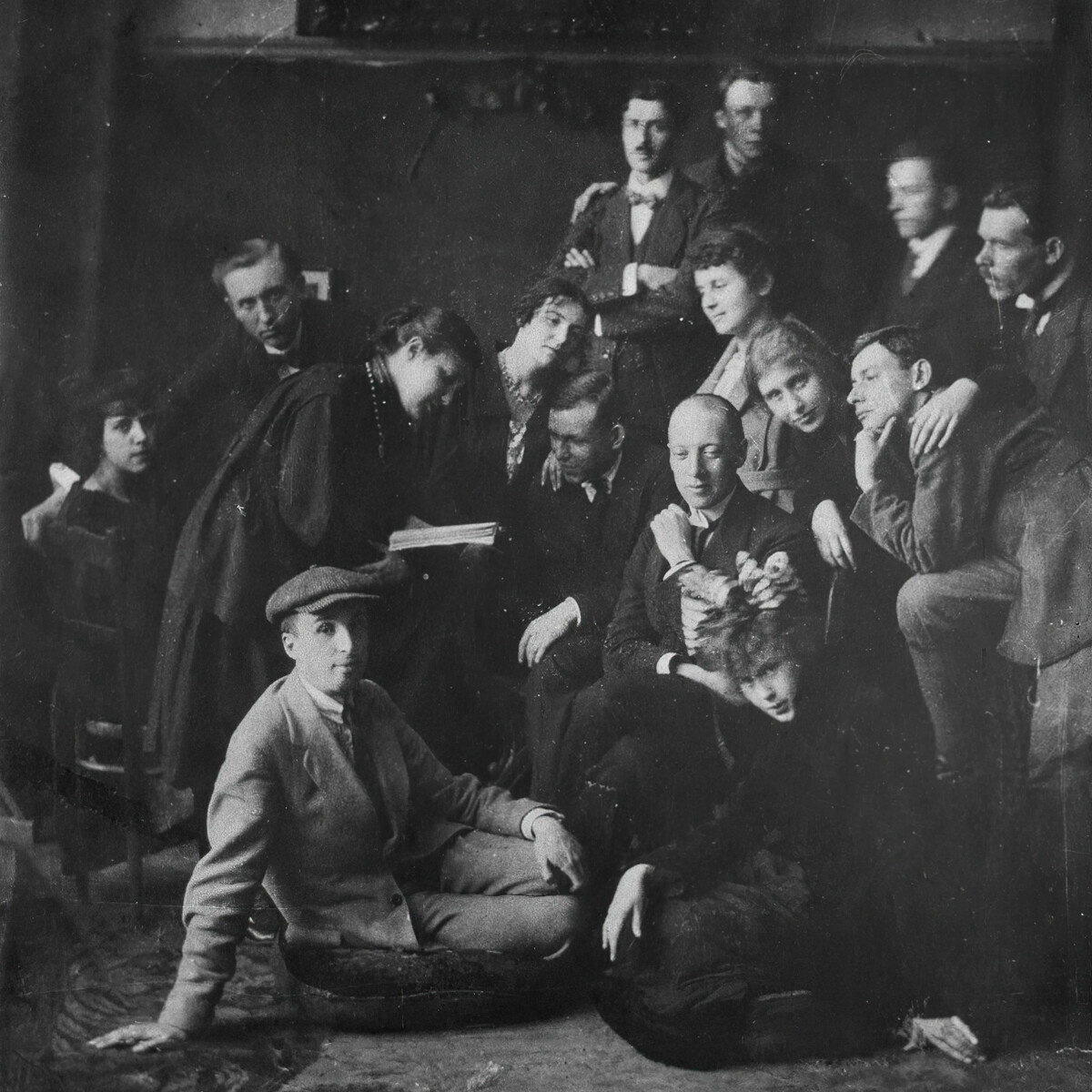 Гумилев с учениками