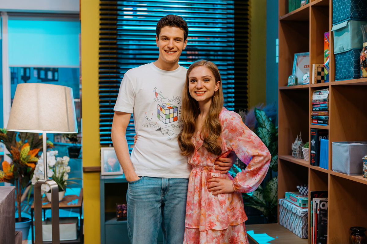 Сережа он все знает и все. Сережа он все знает и все. Футболка сережа молодец. Сережа он все знает и все. И сережа тоже.