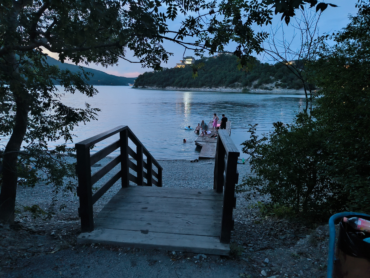 Пирс напротив кемпинга