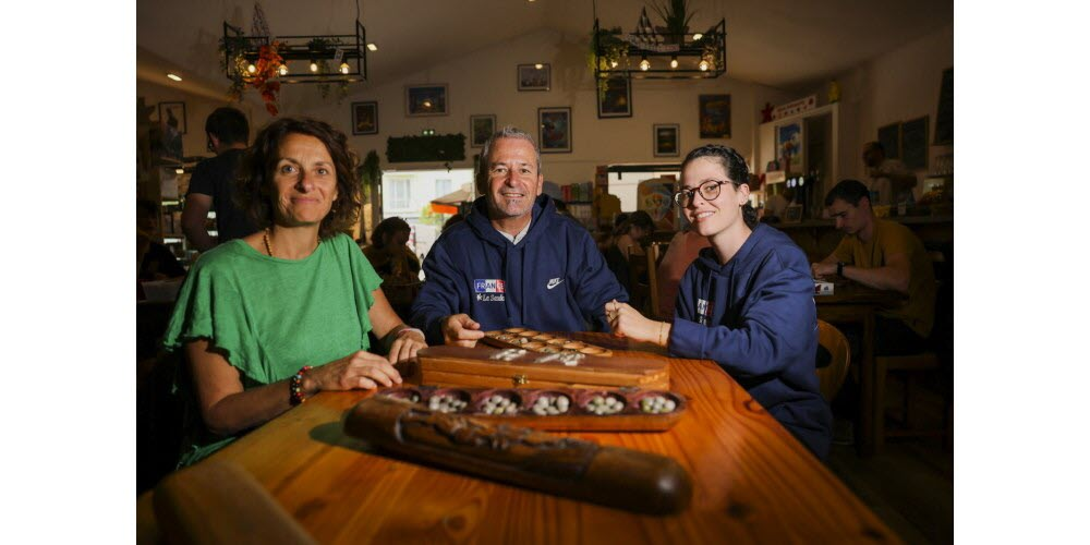 Элен Мименца (тренер), Эрик Сотока и Клара Сотока во время последней тренировки в среду, 4 сентября, перед отъездом в Казахстан. Фото EBRA/Le DL/Тибо Дюран