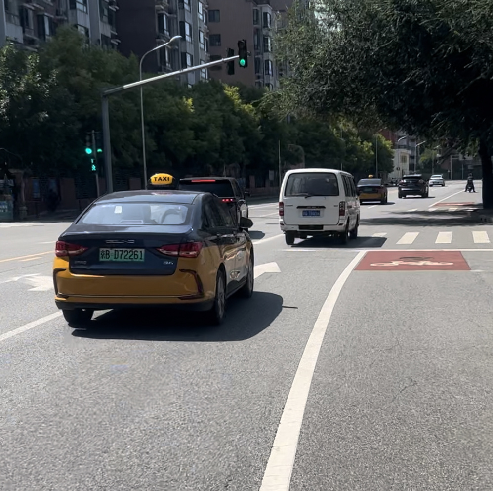 Стандартное Пекинское такси 🚖,все они выглядят одинаково 