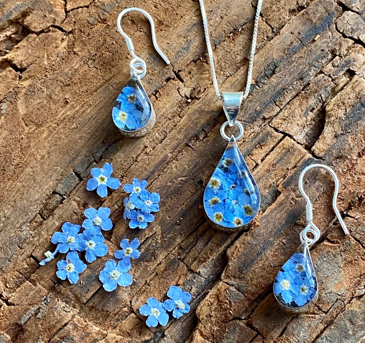 Подвеска и серьги с незабудками от Shrieking Violet