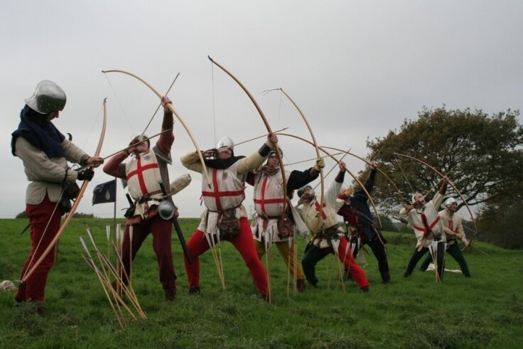 Английские лучники с длинным луком