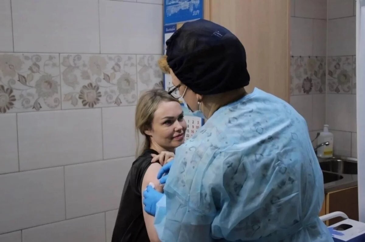    Глава ульяновского Минздрава Мария Шалягина привилась от гриппа