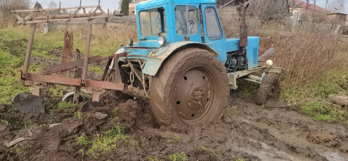Вперёд никак - передние колёса упираются, назад тоже не идёт...