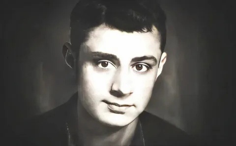 Эдуард Аркадьевич Асадов — русский советский поэт и прозаик