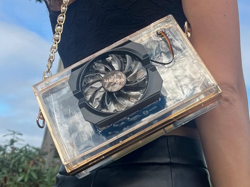    Видеокарту GeForce GT 730 превратили в модный клатч и продают за $1024