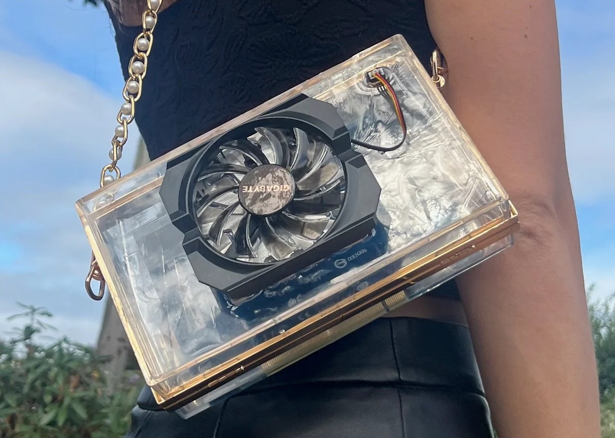    Видеокарту GeForce GT 730 превратили в модный клатч и продают за $1024