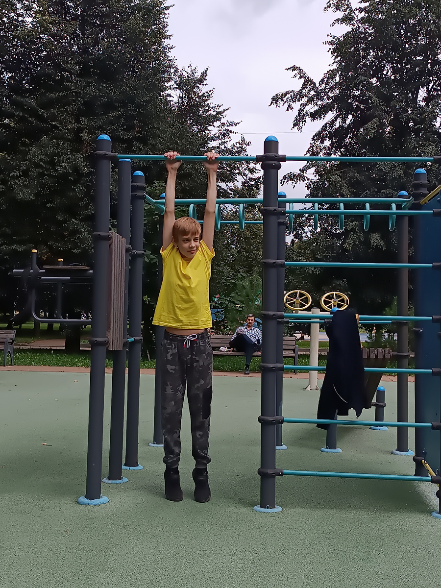 На тренировке.