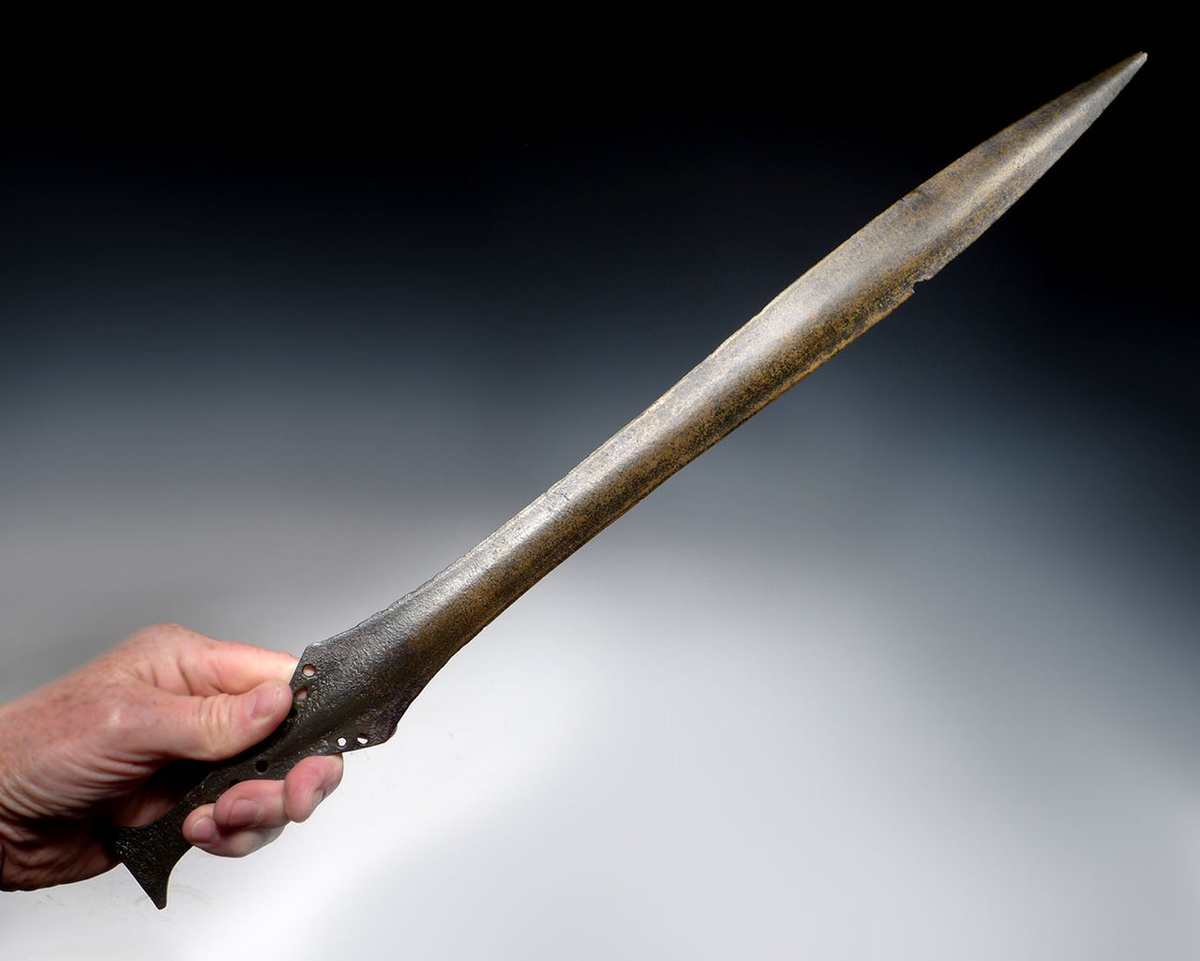 Вот такими они и были в большинстве своём "кельтские" мечи. Появились задолго до первого кельта.