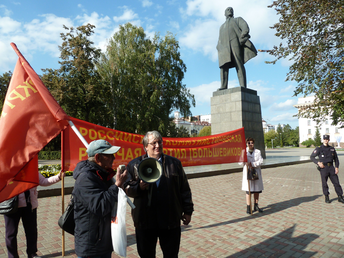 Выступает Р.И. Бурханов