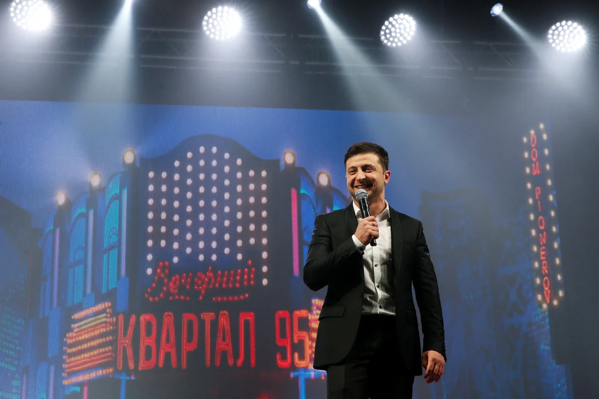 Владимир Зеленский ведет комедийное шоу в концертном зале в Броварах недалеко от Киева, 29 марта 2019 года.