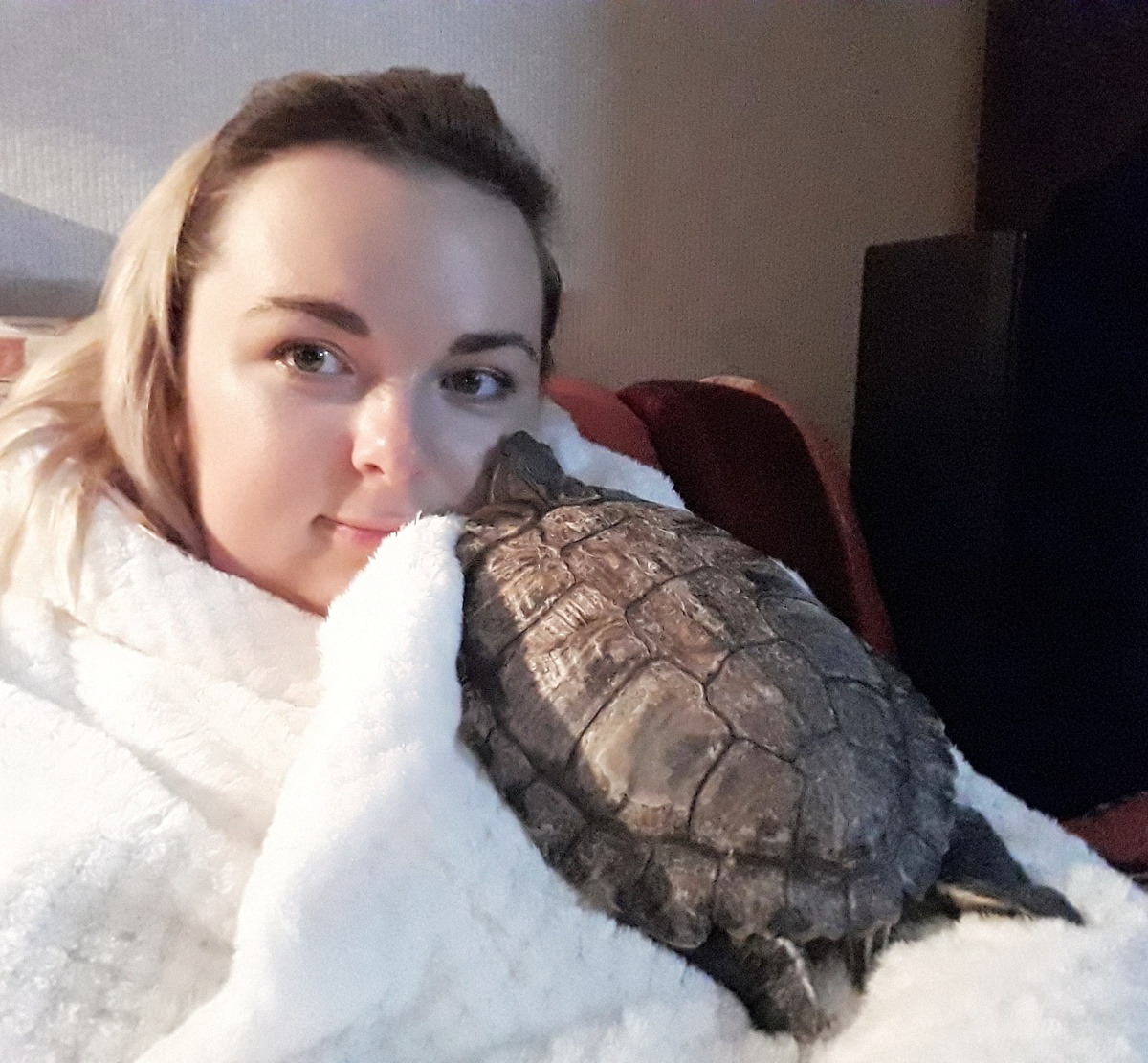 Бузи с дочкой. У них такие нежные отношения)