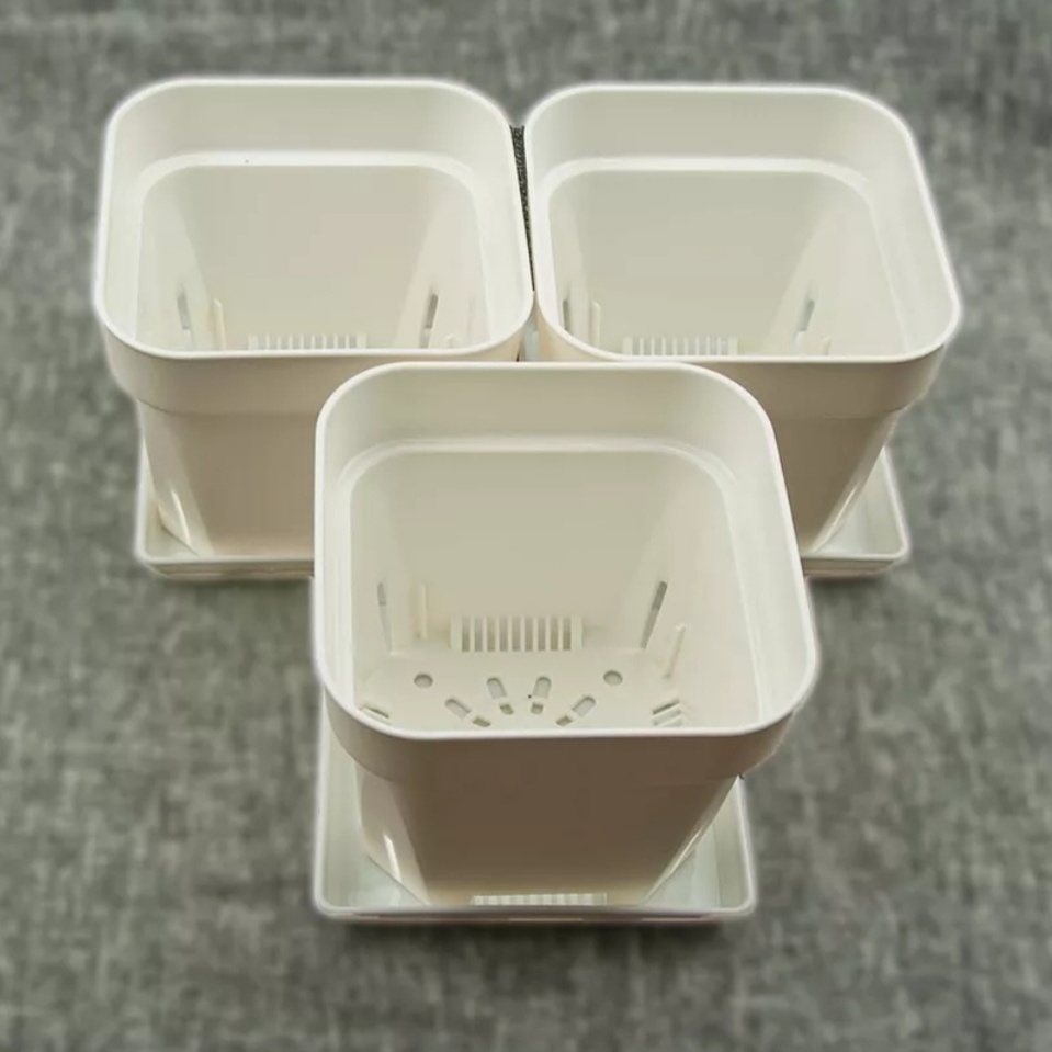 Квадратные белые горшки с хорошем дренажем