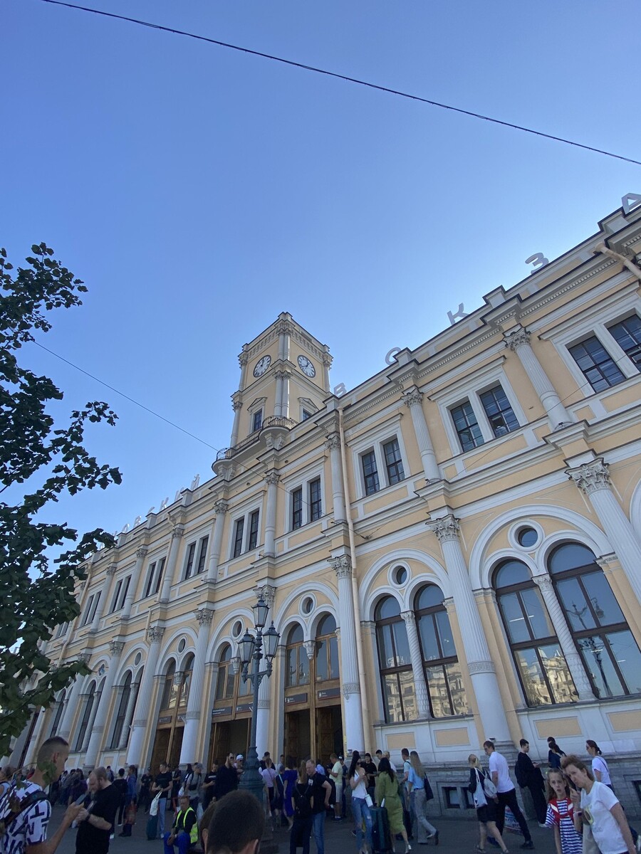    Здание Московского вокзала на площади Восстания. Фото сделано во время поездки по Петербургу автором поста