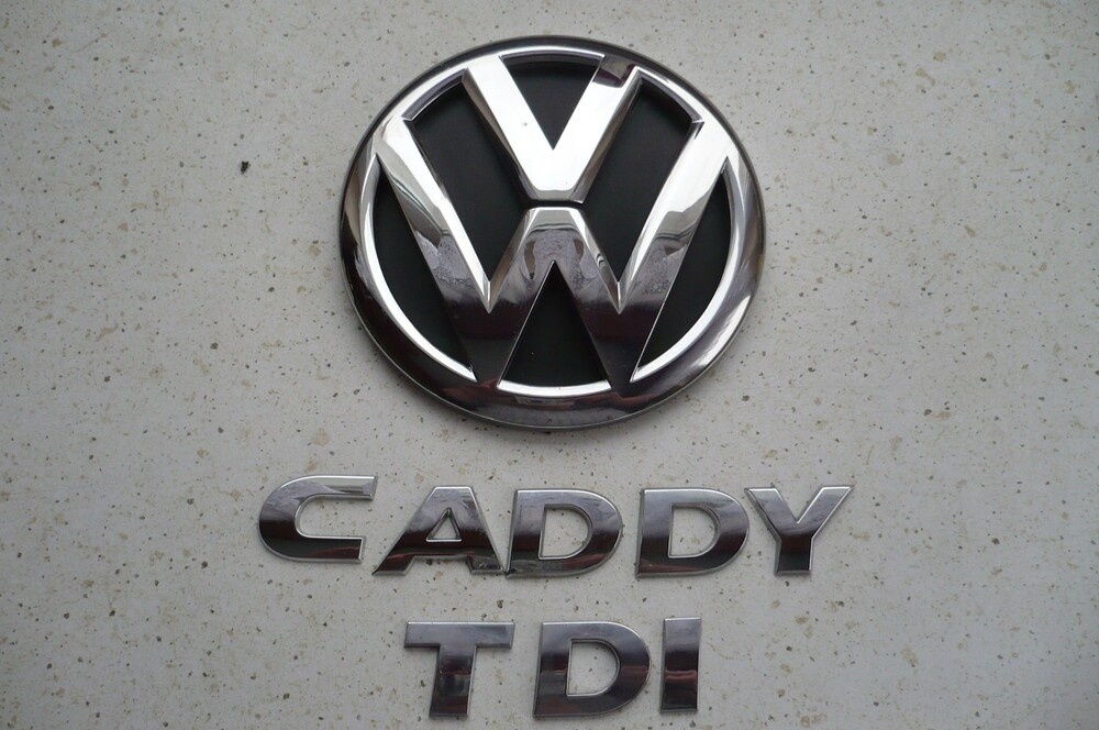 https://cdn.izap24.ru/images/prodacts/sourse/185067/185067034_volkswagen-caddy-11-14-2k5-emblema-nadpis-zadnyaya-dver.jpg