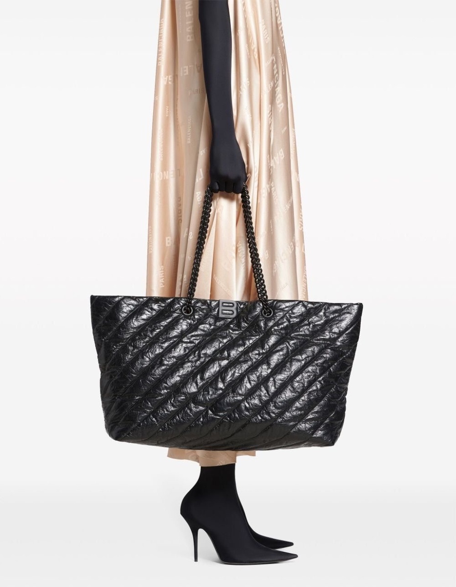 Фото: Balenciaga Crush Large Quilted Tote Bag