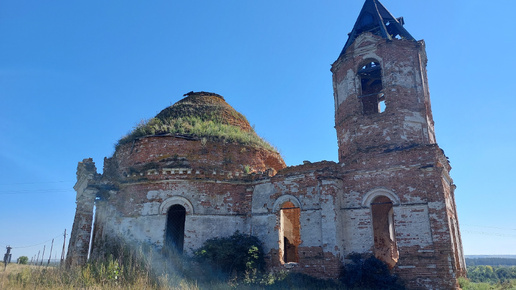 Красивая старая церковь в Ульяновской области