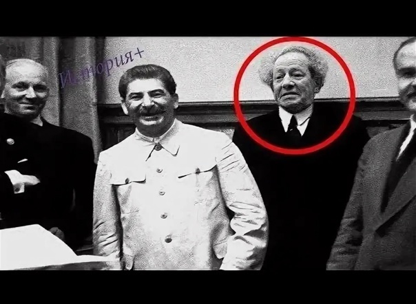Мессинг рядом со Сталиным справа.