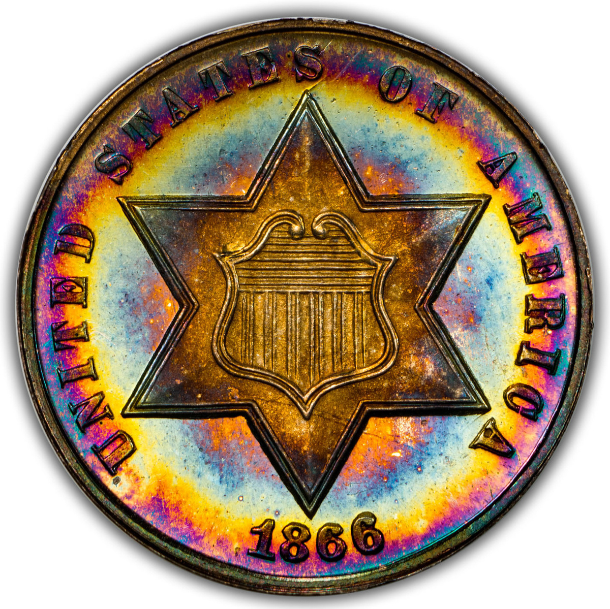 Эта серебряная монета 1866 года с радужной патиной из коллекции DL Hansen — самый лучший известный экземпляр. Сейчас она находится в держателе CAC Grading и сертифицирована как CAC PR68. (Фото предоставлено CAC Grading.)