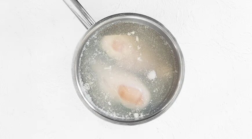   Салат с куриной грудкой, сыром и помидорами (gastronom.ru)